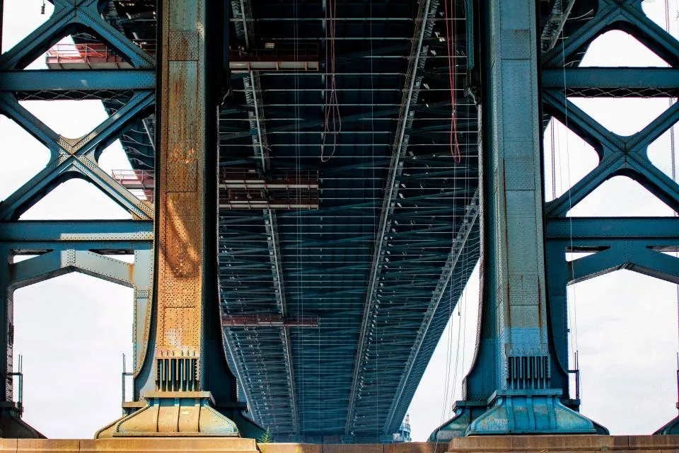 Steel supports underneath a large bridge